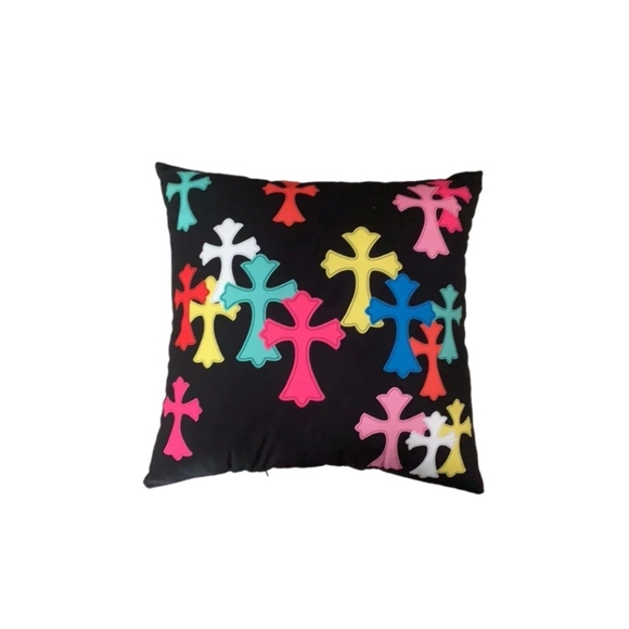 Luxury throw pillows CHROME HEARTS - Picture 1 of 3